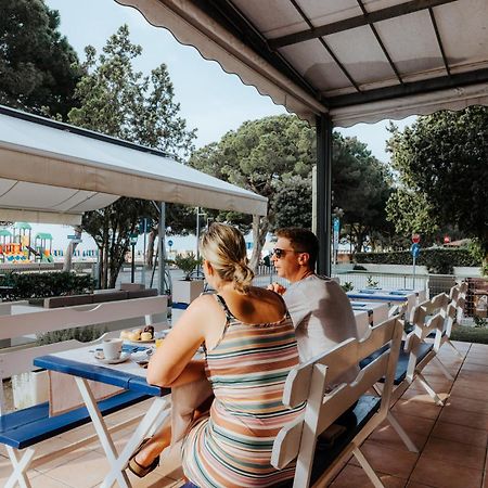 Hotel Villa Franca Lignano Sabbiadoro Kültér fotó
