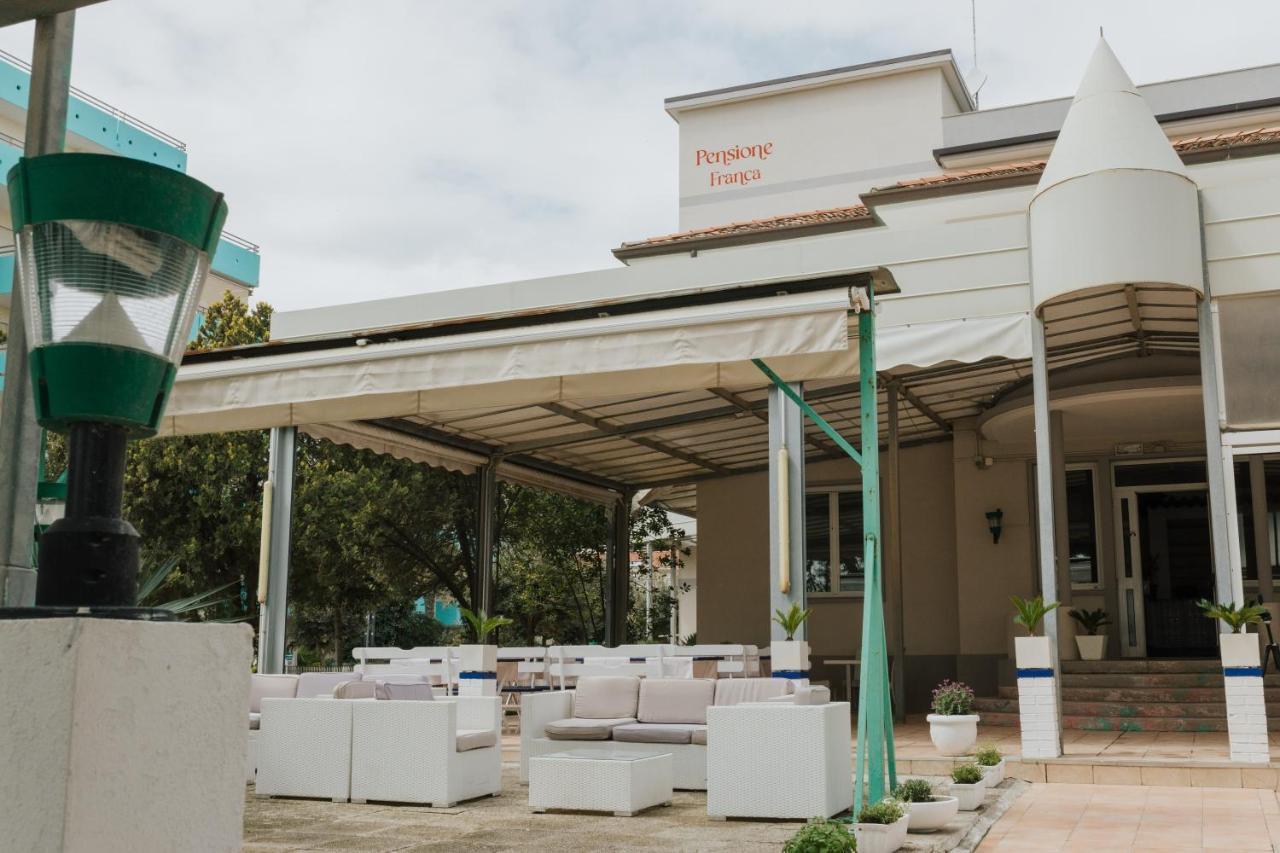 Hotel Villa Franca Lignano Sabbiadoro Kültér fotó