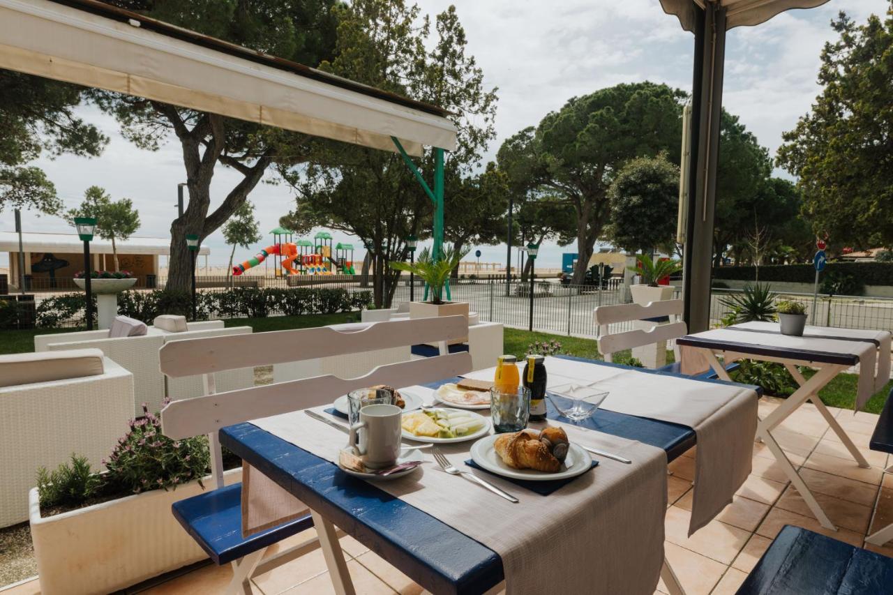 Hotel Villa Franca Lignano Sabbiadoro Kültér fotó