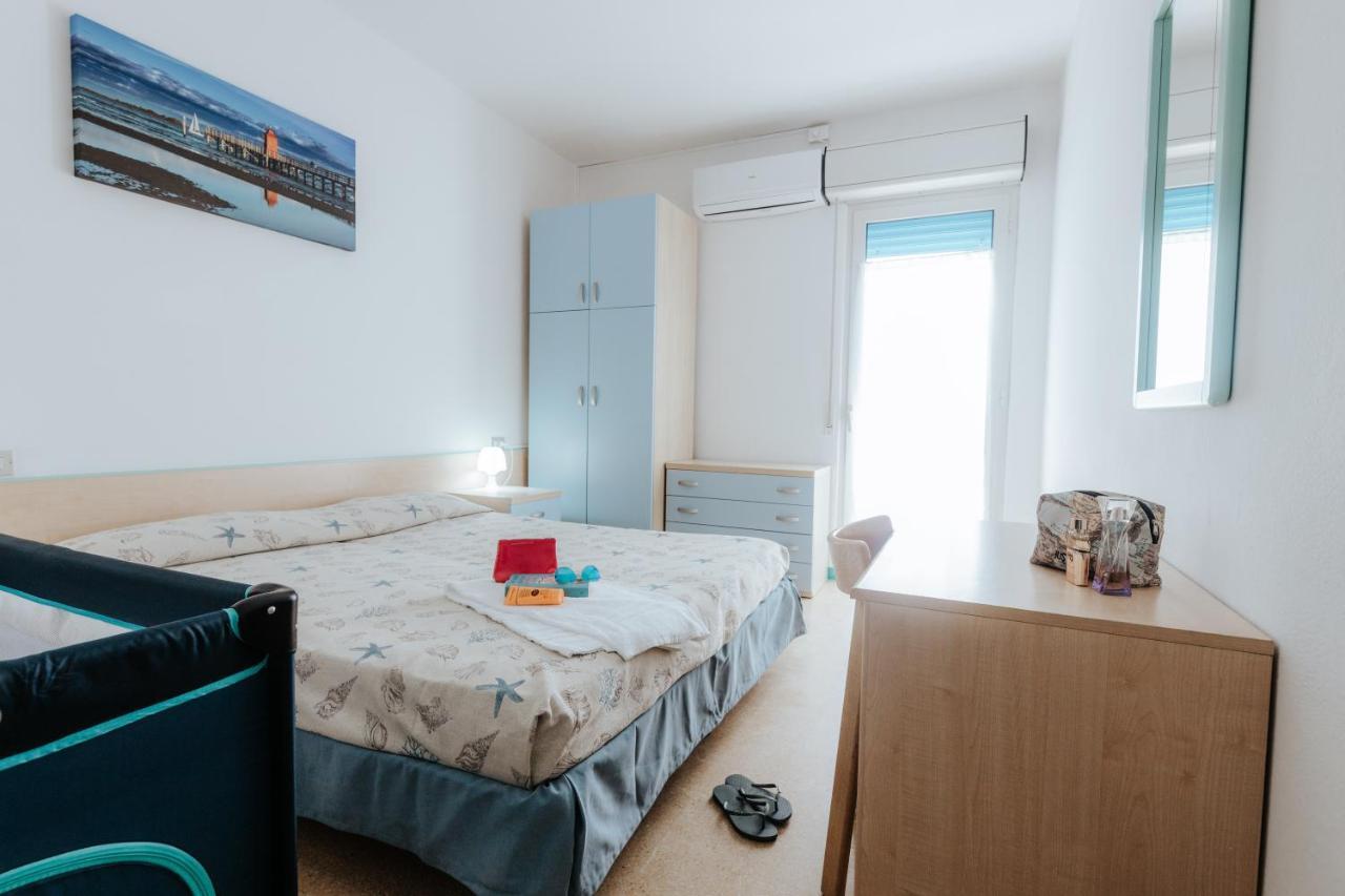 Hotel Villa Franca Lignano Sabbiadoro Kültér fotó