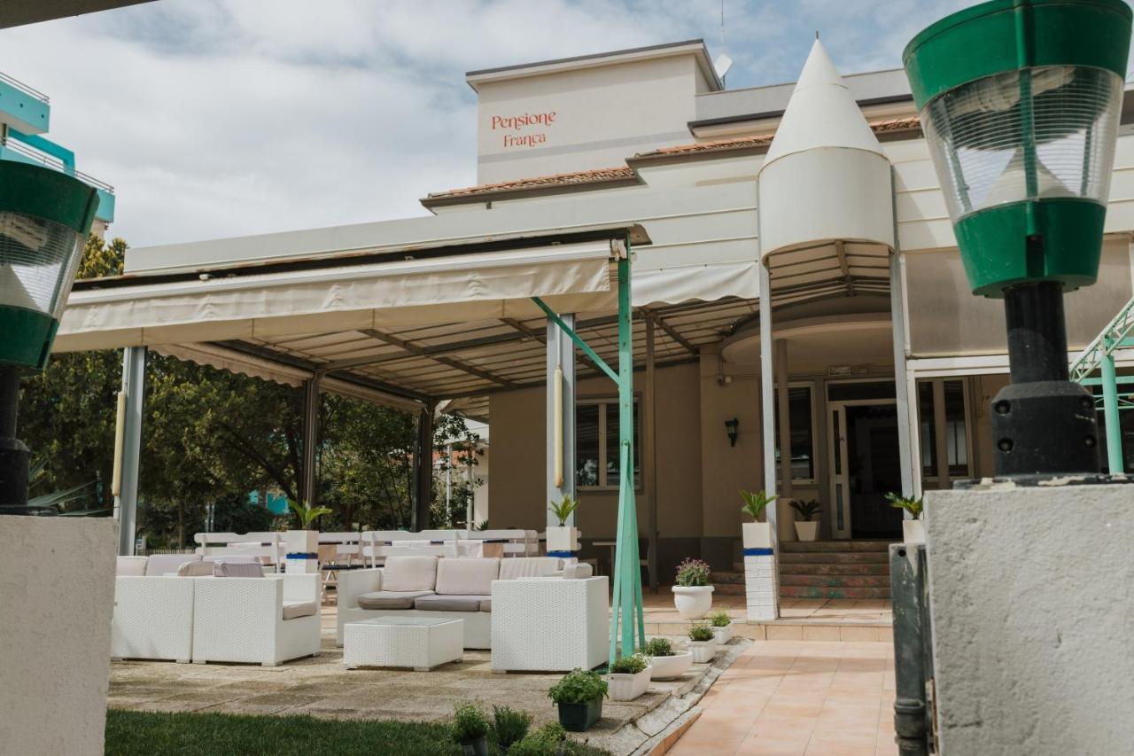 Hotel Villa Franca Lignano Sabbiadoro Kültér fotó