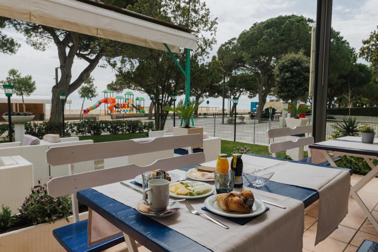 Hotel Villa Franca Lignano Sabbiadoro Kültér fotó