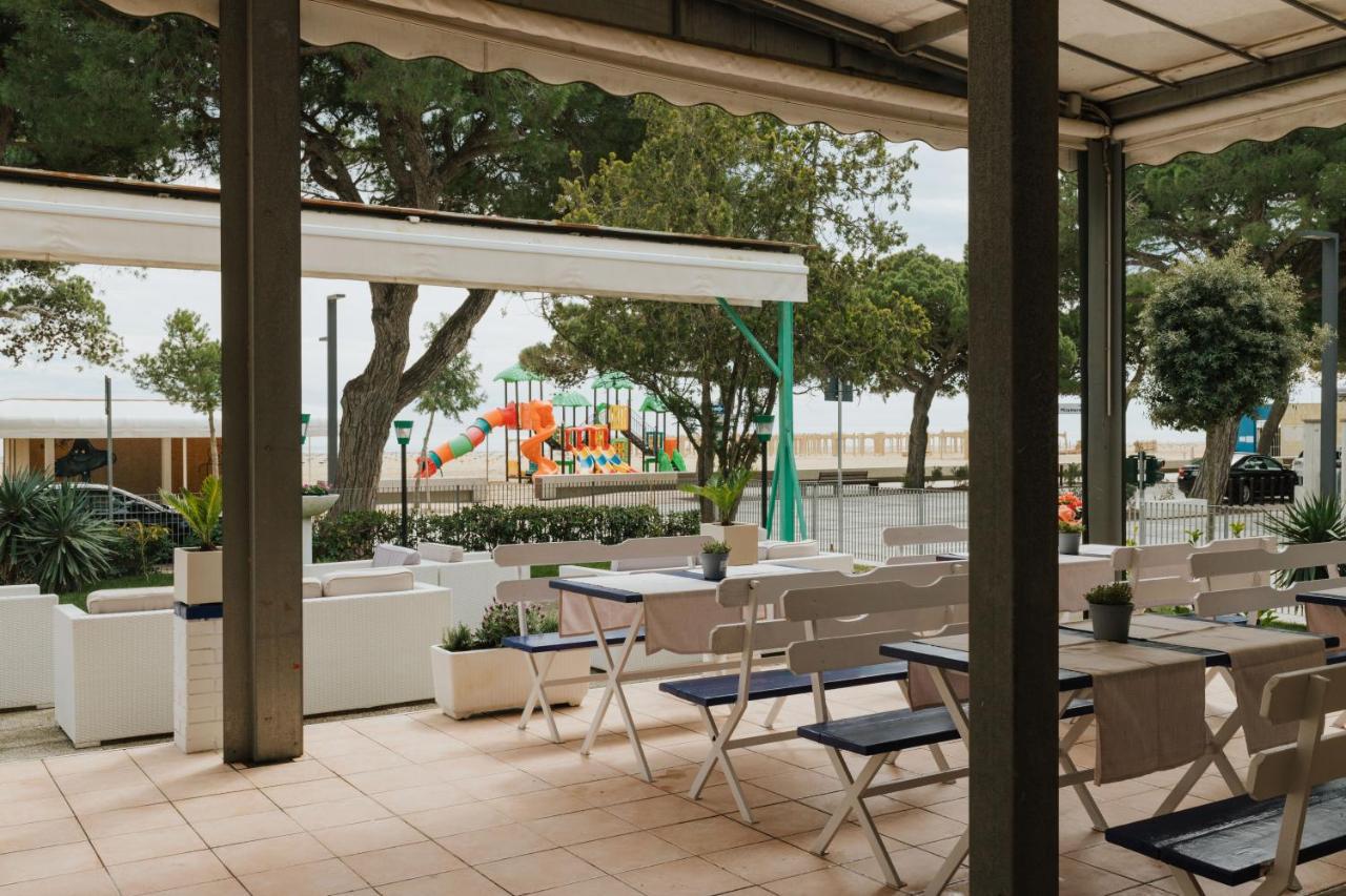 Hotel Villa Franca Lignano Sabbiadoro Kültér fotó