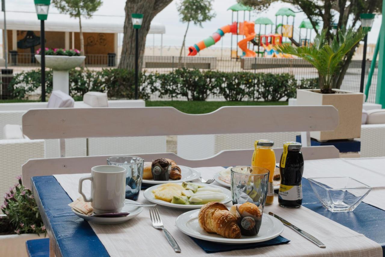 Hotel Villa Franca Lignano Sabbiadoro Kültér fotó
