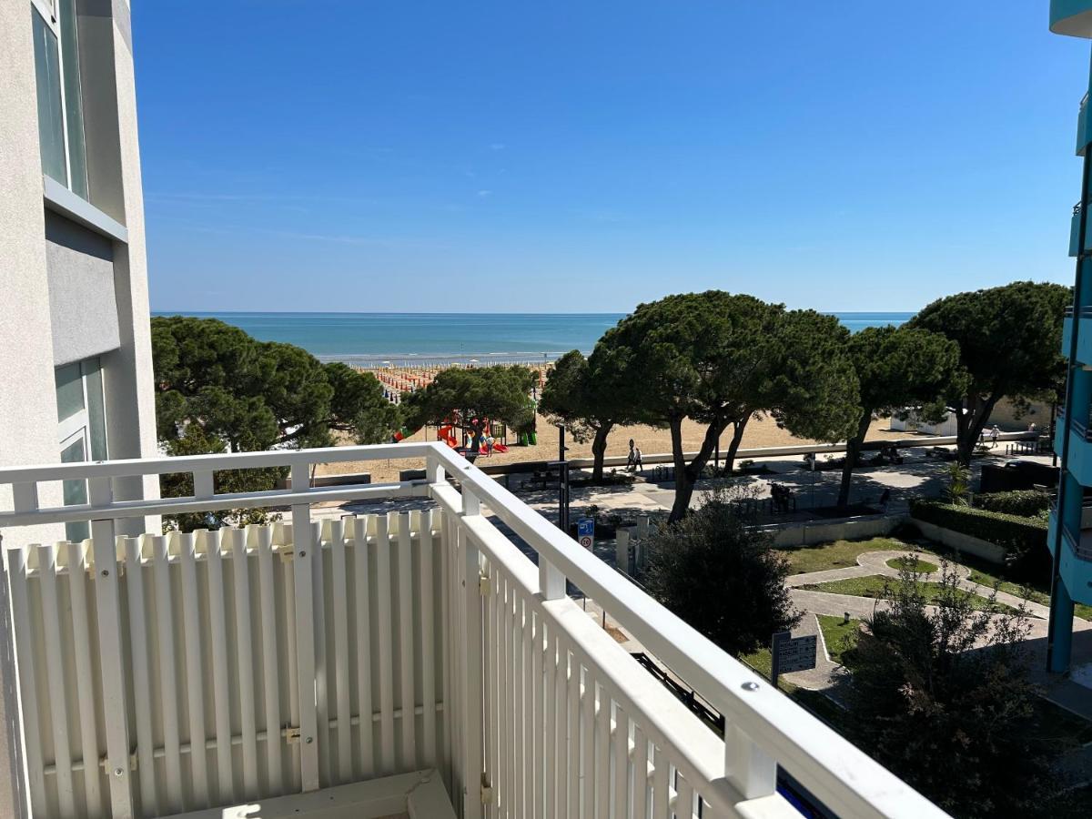 Hotel Villa Franca Lignano Sabbiadoro Kültér fotó
