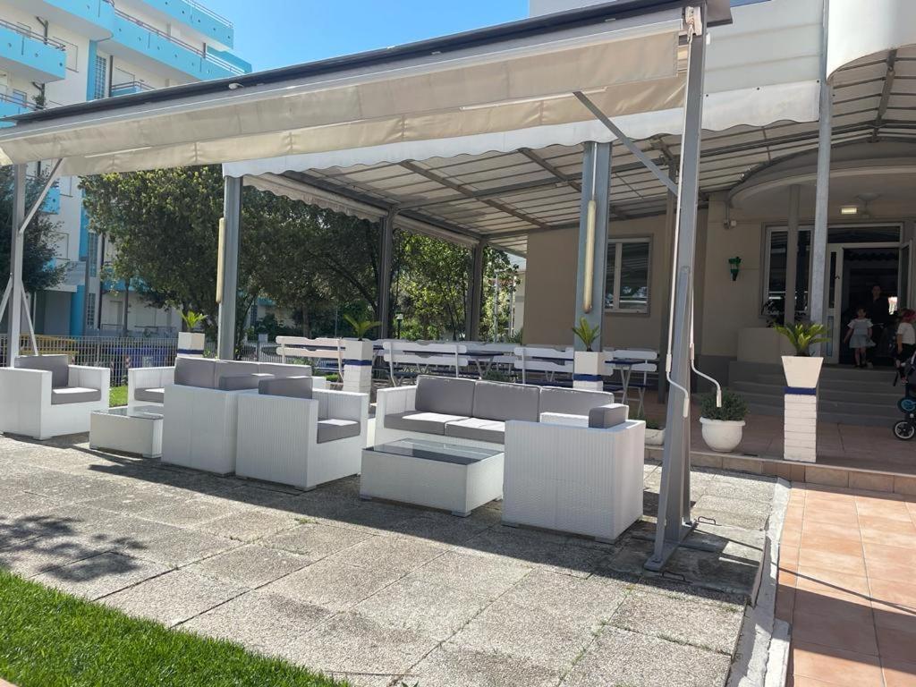 Hotel Villa Franca Lignano Sabbiadoro Kültér fotó
