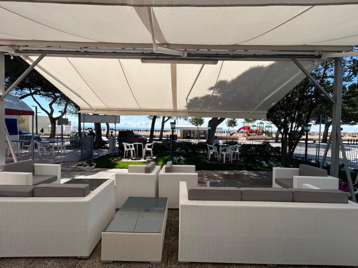 Hotel Villa Franca Lignano Sabbiadoro Kültér fotó