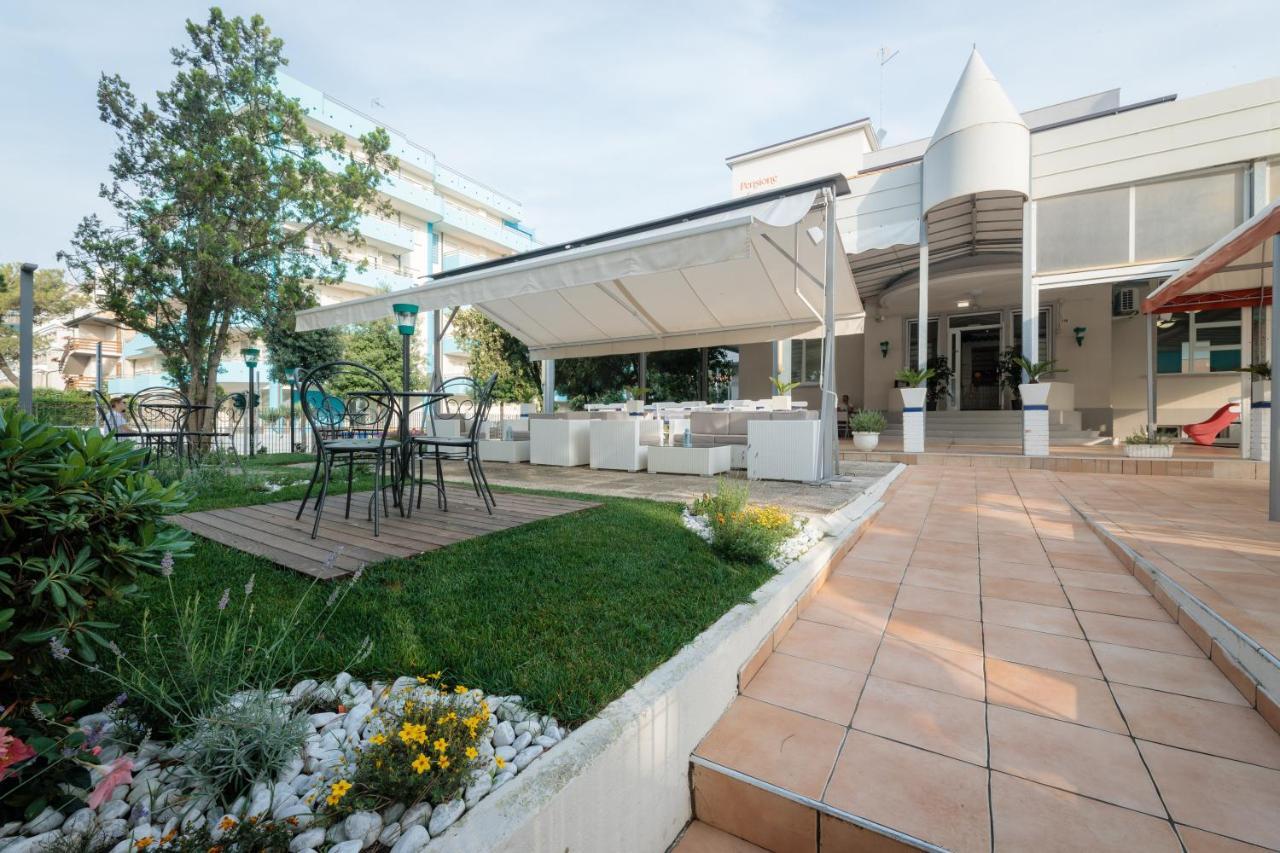 Hotel Villa Franca Lignano Sabbiadoro Kültér fotó
